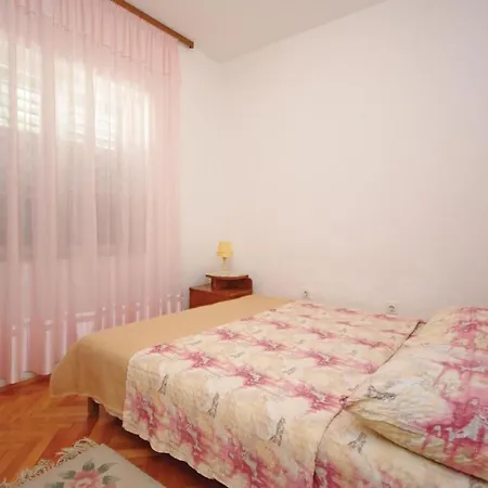 4 Bedroom Pet Friendly In *