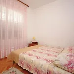 4 Bedroom Pet Friendly In *