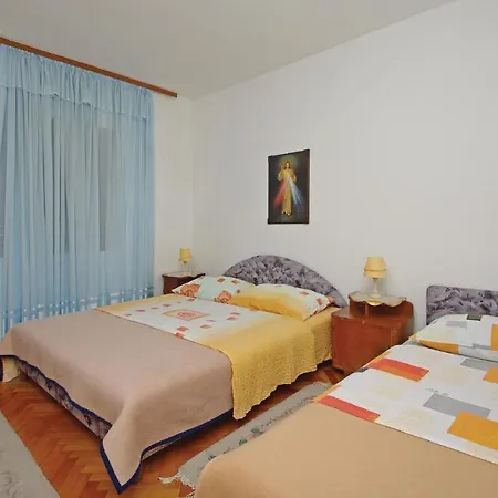 4 Bedroom Pet Friendly In